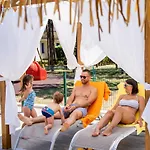 Summer Time Family Apartment